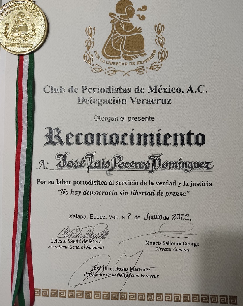 Medalla y diploma al mérito periodístico a José Luis Poceros Domínguez