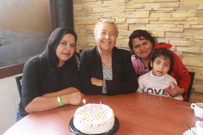 Rosalinda y Julia, celebraron su cumpleaños con un desayuno sorpresa –  Diario Gráfico