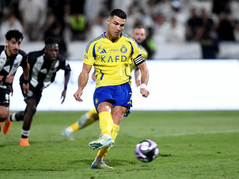 El astro portugués Cristiano Ronaldo falló el penal que mantendría con vida a su equipo y el Al-Nassr cayó eliminado 1-0 ante el Al-Taawoun en la Kings CupEl astro portugués Cristiano Ronaldo, fu