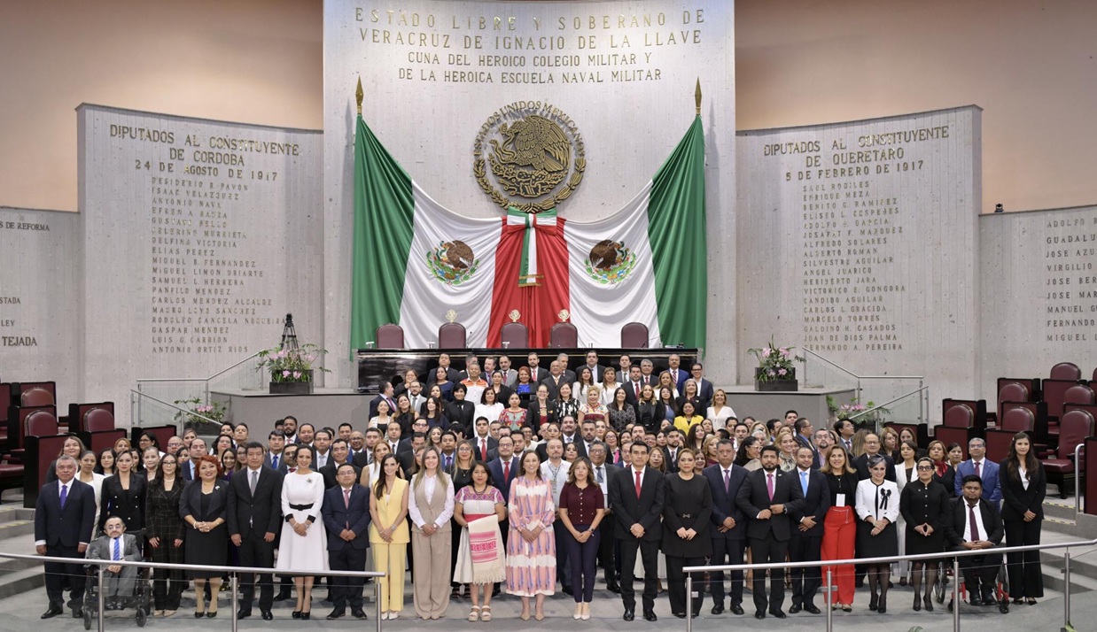 Veracruz vive un día histórico con la toma de protesta del nuevo Poder ...